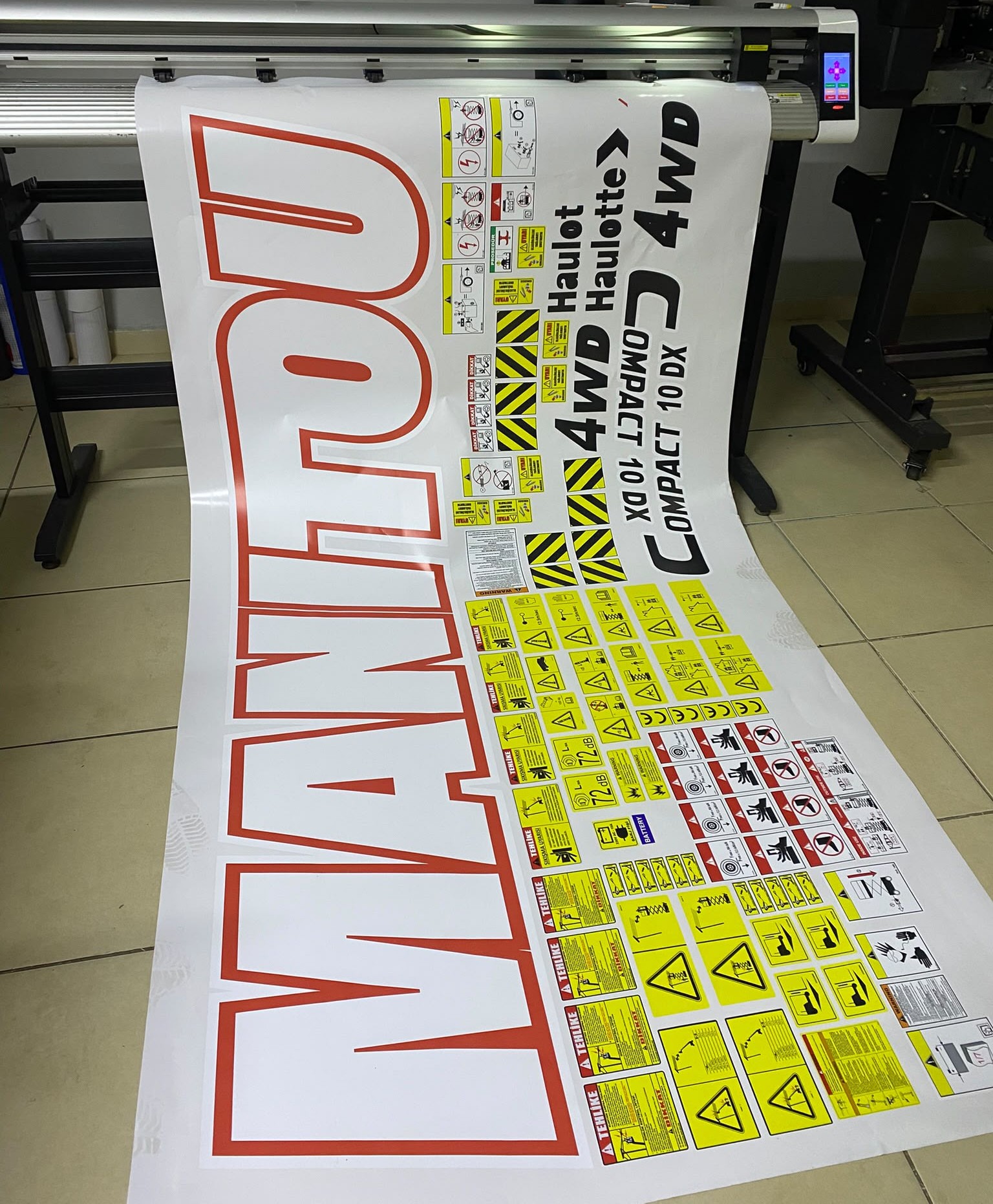Plotter uzerinde uretilmis buyuk format baski ve kesim folyo uygulamasi